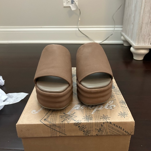 Free people harbor platform sandals in Fawn grey size 37 (size 7) - Picture 4 of 6